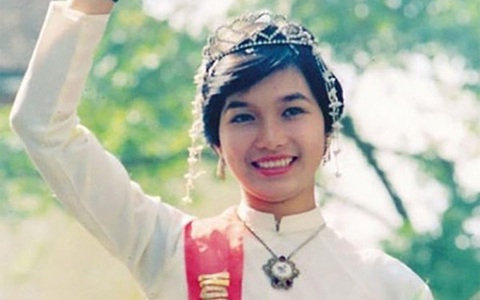 Người đẹp đầu tiên đăng quang HHVN, được "ông trùm" khen hết lời dù chỉ cao 1m58: Học giỏi, thông thạo nhiều thứ tiếng nhưng từng bị bố phạt vì lý do bất ngờ