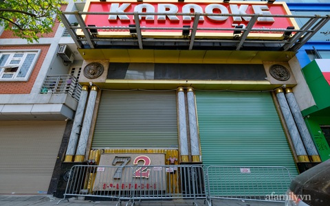 Chủ quán karaoke ở Hà Nội vừa mừng vừa lo trước giờ mở cửa trở lại: Cả năm trời nghỉ dịch, còn ai thích đi hát không?