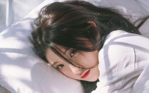 Đang đi trên đường, chồng tôi bỗng dừng lại giữa trời mưa tầm tã, sau đó anh bế lên một con cún nhỏ đầy vết thương 