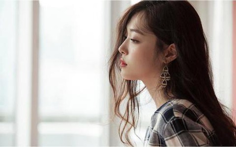 Bỗng dưng anh sếp đẹp trai, tài cao lại tỏ tình, tôi chưa kịp vui mừng thì đã phải tím mặt nghe cuộc nói chuyện trong toilet