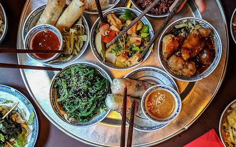 Đây là thói quen tai hại khi ăn cơm, gây "suy giảm tuổi thọ" mà người Nhật tránh xa, tiếc là người Việt lại hay làm ngược lại