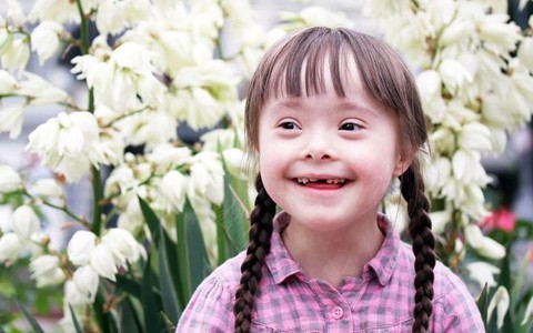 Chỉ cần bé mắc 1 trong 6 dấu hiệu này, cha mẹ cần cho con đi khám ngay để sớm điều trị bệnh chậm phát triển trí tuệ