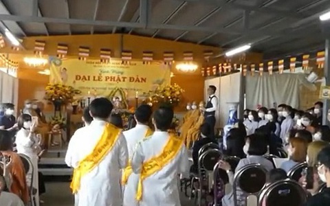 Hàng nghìn phật tử đón lễ Phật đản tại Nhật Bản