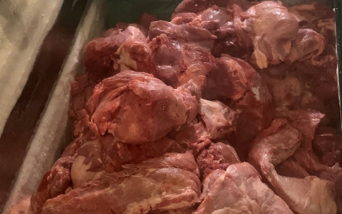 Chủ quán bánh mỳ thịt nướng nhập thịt lợn nhiễm dịch tả châu Phi