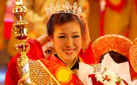 Hai Hoa hậu có học vấn "khủng" rời xa showbiz, yên bình bên ông xã ngoại quốc