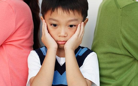 Có hẳn hai ''nhà'' nhưng vẫn là đứa trẻ ''không gia đình''