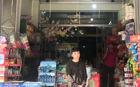 Bắt con bạc kề dao vào cổ nữ chủ tiệm tạp hóa cướp tiền