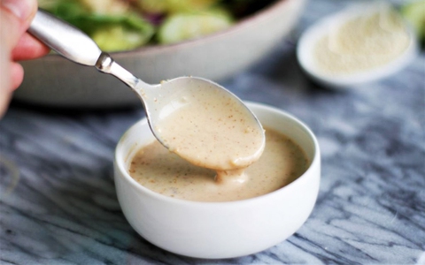 Biết cách làm loại sốt này thì ăn salad cả tuần không chán: Chị em đang ăn kiêng không thử là tiếc đó nha!