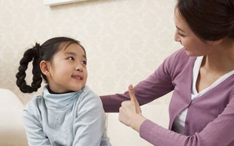 Chuyên gia chỉ rõ: 5 kiểu khen quen thuộc của bố mẹ "giết chết" động lực phấn đấu của con