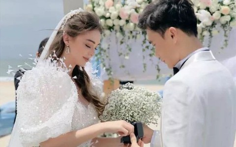 Lý do bố mẹ vợ thủ môn Bùi Tiến Dũng vắng mặt trong đám cưới