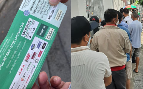 Người dân TP.HCM xếp hàng đợi hơn 3 tiếng để mua vé xem trận Việt Nam - Afghanistan, "chợ đen" hét giá gấp đôi