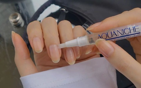 Không phải tự nhiên mà nghề người mẫu tay có thể kiếm hàng chục triệu mỗi tháng, nhìn cách họ giữ đôi bàn tay cũng đã “mệt”