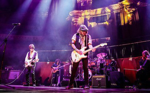 Johnny Depp thông báo ra mắt album hậu thắng kiện