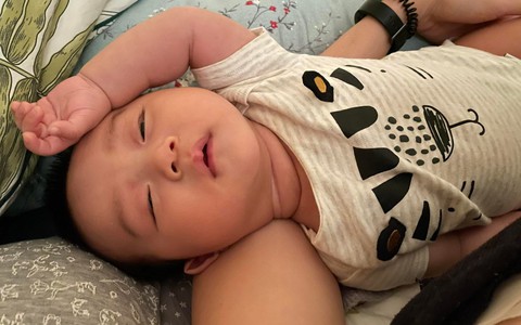 Mẹ bỉm nuôi con bằng kinh nghiệm quản lý dự án: Sắp xếp giờ giấc ăn - ngủ - nghỉ - hút sữa, phân công ca kíp rõ ràng và kết quả bất ngờ