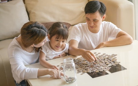 "Gia đình mình có bao nhiêu tiền" - Câu trả lời khác nhau của 2 phụ huynh thay đổi cuộc đời 2 đứa trẻ
