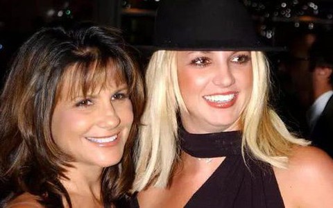 Không được mời tham dự đám cưới, mẹ Britney Spears lần đầu lên tiếng