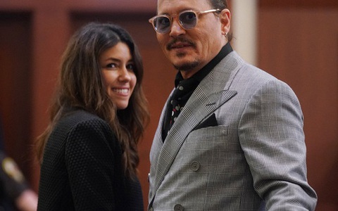 Johnny Depp trở lại toà án vào tháng 7, tiếp tục được bảo vệ bởi nữ luật sư xinh đẹp