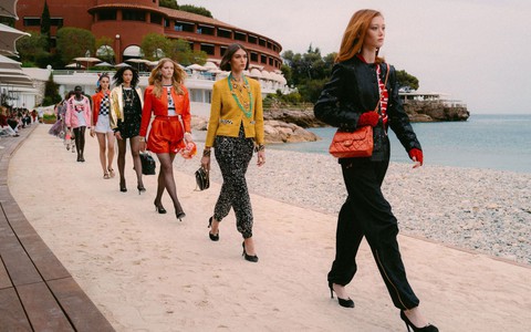 Những thiết kế nổi bật nhất mùa thời trang Cruise 2023 từ Chanel, Louis Vuitton, Gucci