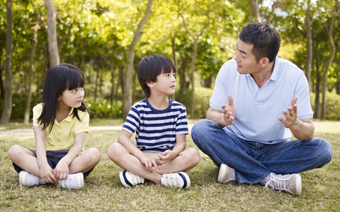 Khi con phạm lỗi, cha mẹ chỉ cần làm 5 bước, con vừa biết rút kinh nghiệm, vừa rèn luyện sự thấu cảm, tự tin và thông minh cho tương lai