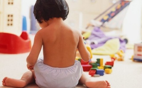 Bé gái 5 tuổi viêm vùng kín kéo dài, kháng toàn bộ kháng sinh thông thường