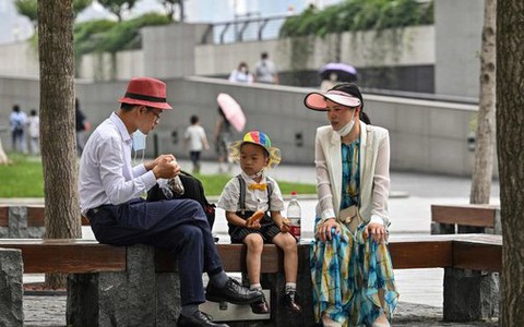 Lương giảm và những khoản vay chồng chất, tầng lớp trung lưu của Trung Quốc lo sợ: "Có lẽ cả đời này tôi không thể thoát khỏi cảnh nợ nần"