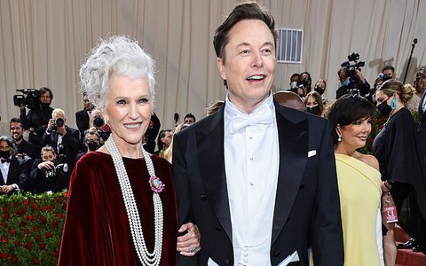 Mẹ của tỷ phú Elon Musk tiết lộ thời điểm phát hiện con trai là thiên tài: Nhờ một tính cách đặc biệt