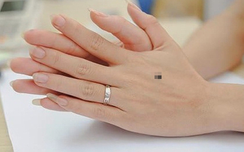 Xem ngón tay này là biết người phụ nữ có dễ ngoại tình hay không?