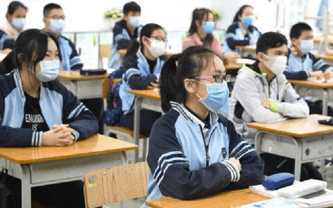 Hai học sinh trung học có điểm số giống nhau, một em chăm chỉ đến lớp phụ đạo và một em thì không: Sự khác biệt sau 3 năm quá bất ngờ