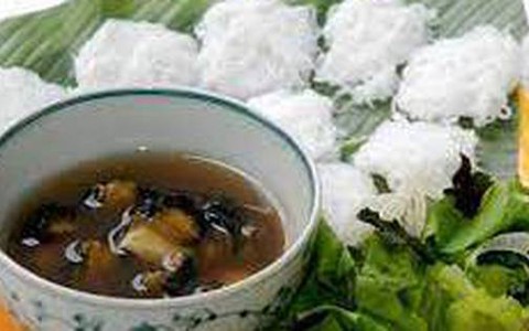 Những người gánh quang gánh lệch và vắt bún Tứ Kỳ có gì lạ mà hồi sinh được một món đặc sản chỉ thủ đô mới có