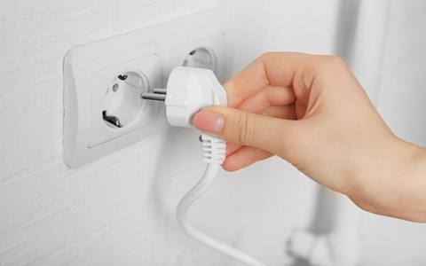 Không muốn tiền điện hàng tháng tăng gấp đôi thì đây là 6 loại phích cắm bạn cần rút ra khi không sử dụng