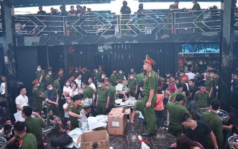 Công an Bắc Giang "đột kích" quán bar The Light, đưa hơn 200 dân chơi về trụ sở