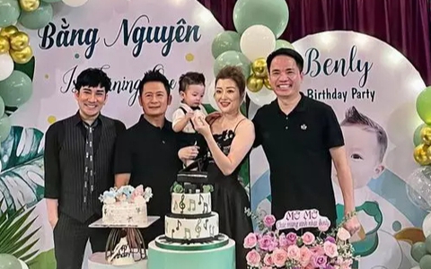 Bằng Kiều xuất hiện bên bạn gái mới và con trai thứ 4