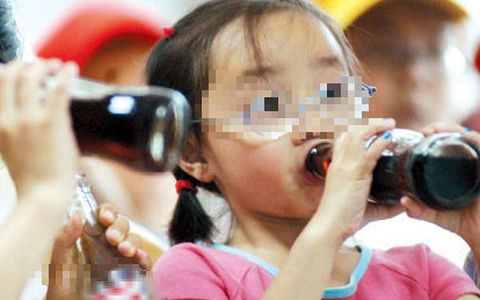 3 thức uống kích thích trẻ dậy thì sớm và kìm hãm chiều cao