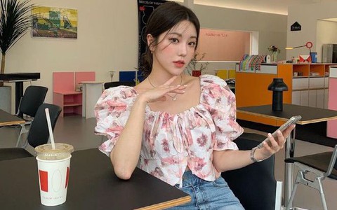 Thích diện áo cổ vuông nhưng chưa biết phối sao cho đẹp, chị em tham khảo 4 công thức điệu đà mà không sến sẩm sau đây