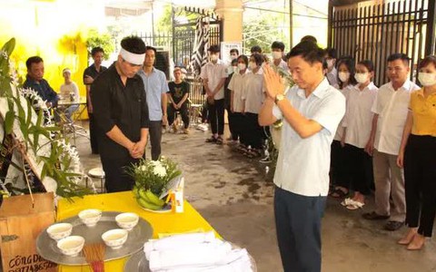 Xóm làng, người thân, bạn học nghẹn lòng tiễn nam sinh lớp 10 xấu số về đất mẹ ngàn thu