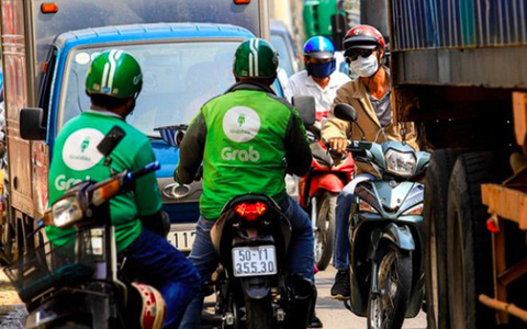 Grab đang phụ thu 6 loại phí, cao nhất là 20.000 đồng/chuyến xe