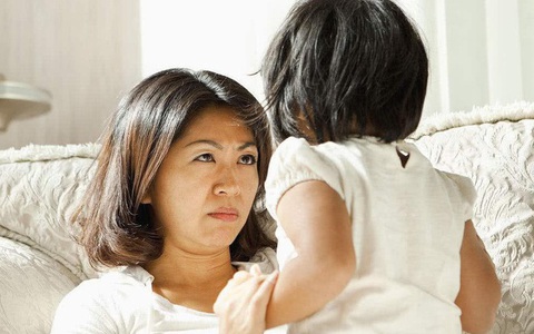 Dạy con cần TRÁNH 6 thời điểm này, nếu không mọi lời của cha mẹ cũng chỉ như "nước đổ lá khoai"