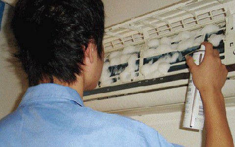 Sau khi bật điều hòa, nhiệt độ cơ thể tăng vọt lên 40°C, người đàn ông bất ngờ khi biết lý do lúc nhập viện