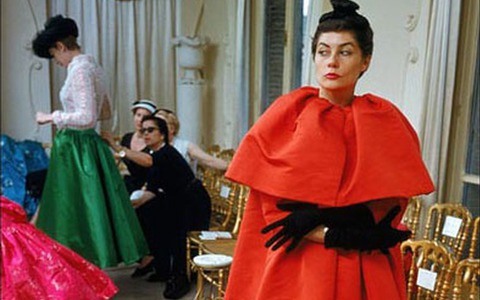 Trước khi mang dáng hình dị biệt, Balenciaga từng là kiệt tác khiến phái nữ phải nghiêng mình kính cẩn