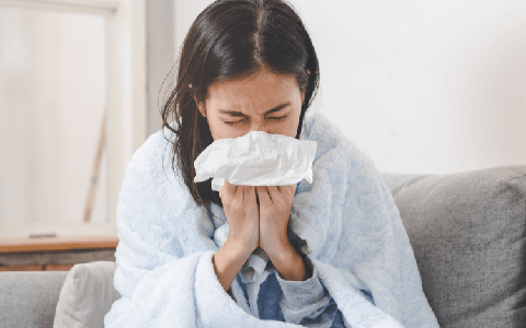 Thuốc Tamiflu "loạn" giá, cháy hàng giữa mùa cúm A: Chuyên gia giải đáp có nên tự ý dùng thuốc điều trị Tamiflu?