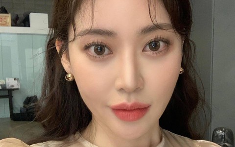 Trang điểm mùa hè: 15 mẹo làm đẹp để làn da mịn màng, chống mồ hôi
