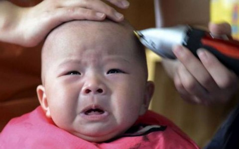4 sai lầm cha mẹ hay mắc phải khi chăm sóc con mùa nắng nóng, điều thứ 3 rất dễ khiến trẻ bị cảm nhưng phụ huynh nào cũng từng làm