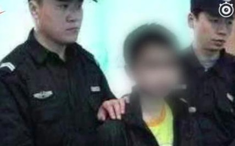 Con trai 9 tuổi đã có hành vi "không đứng đắn" với bạn gái, 12 tuổi bị bắt: Bác sĩ tâm lý chỉ ra nguyên nhân từ một hành động sai lầm của mẹ