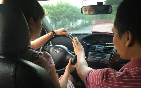 Chi phí học lái xe ô tô B1, B2 bắt đầu tăng: Bảng giá học/thi bằng lái và những sự thay đổi nhất định phải biết!