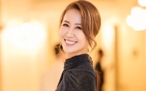 Hoa hậu Dương Thùy Linh xinh đẹp rạng rỡ ở tuổi 38 