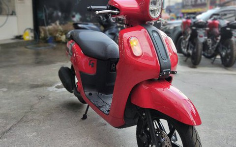 Mẫu xe tay ga cực "hot" về Việt Nam: Bình xăng 5,1 lít, giá 44 triệu, đấu Honda Vision
