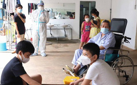 Bị đậu mùa khỉ cách ly tối thiểu 14 ngày khác ra sao với cách ly nhiễm COVID-19?