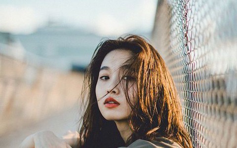 Được bố mẹ dẫn đi chơi, con gái tôi thốt một câu mà chúng tôi đau lòng