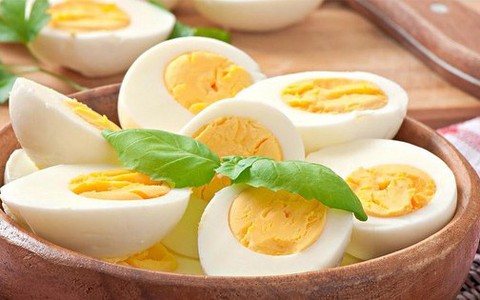 Vô tư ăn trứng mà không biết những 'đại kỵ' này có thể khiến bạn ngộ độc, kết sỏi trong phổi