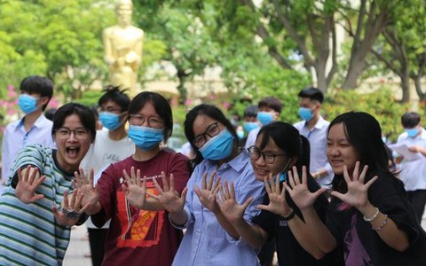 Điểm chuẩn xét học bạ cao ngất ngưởng, làm sao xét tuyển công bằng?
